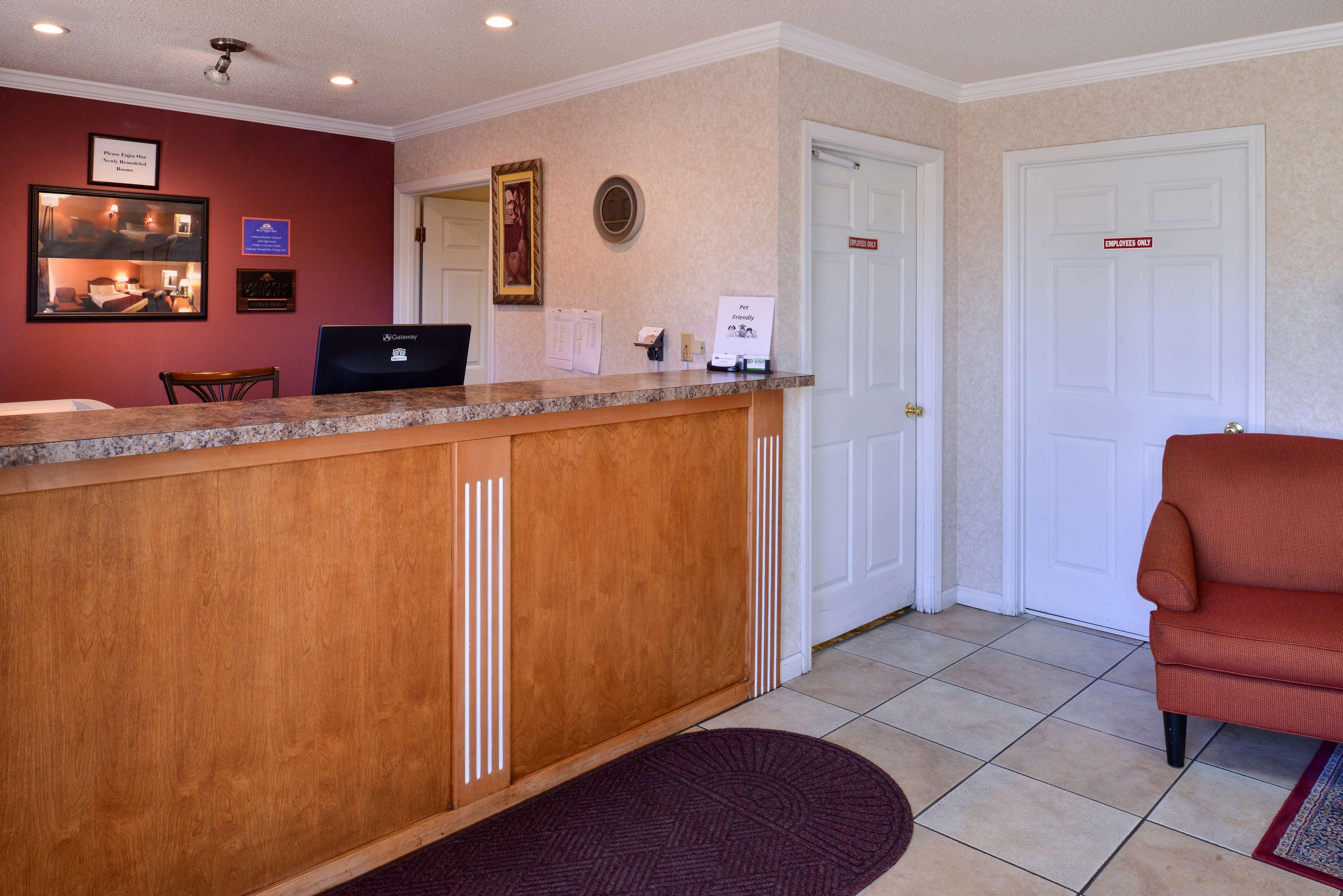Americas Best Value Inn And Suites Blytheville Buitenkant foto