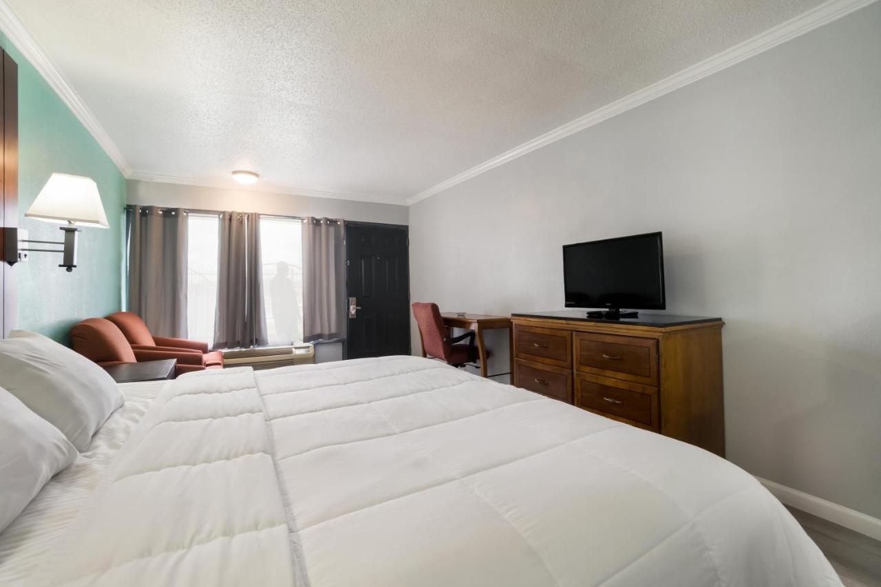 Americas Best Value Inn And Suites Blytheville Buitenkant foto